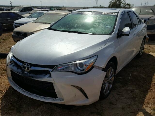 4T1BF1FK6GU591861 - 2016 TOYOTA CAMRY WHITE photo 2