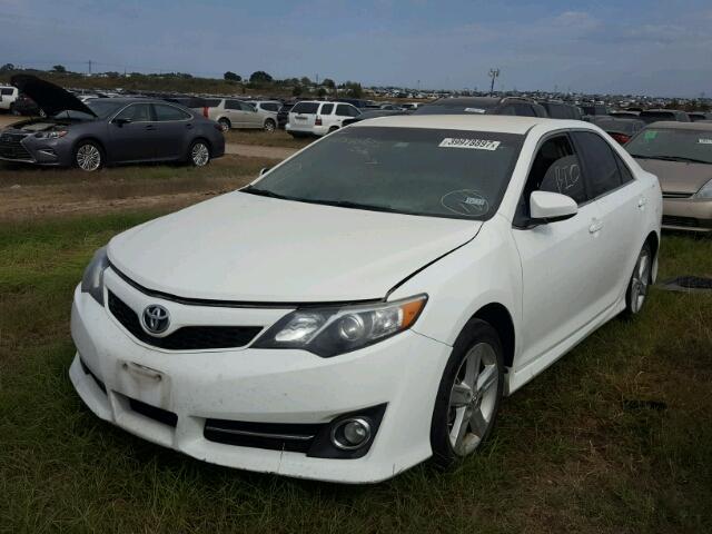 4T1BF1FK5EU787934 - 2014 TOYOTA CAMRY L WHITE photo 2