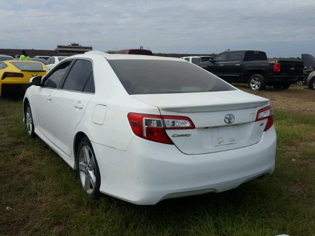 4T1BF1FK5EU787934 - 2014 TOYOTA CAMRY L WHITE photo 3