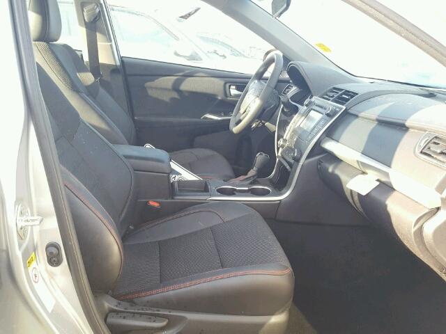 4T1BF1FKXHU443200 - 2017 TOYOTA CAMRY LE ვერცხლისფერი ფოტო 5