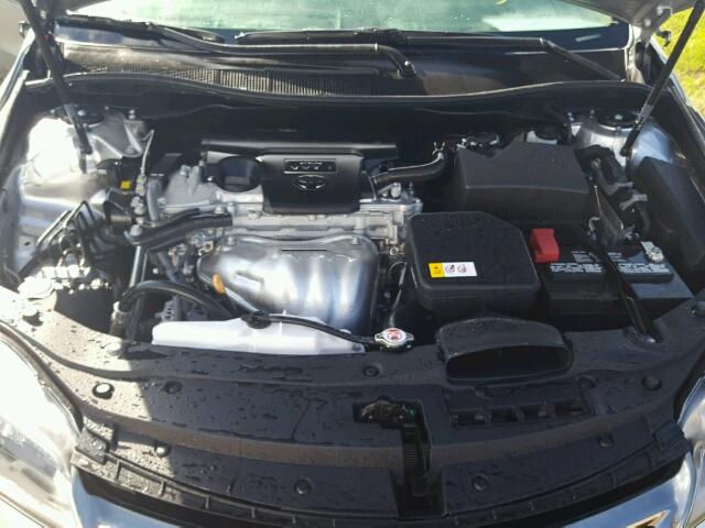 4T1BF1FKXHU443200 - 2017 TOYOTA CAMRY LE ვერცხლისფერი ფოტო 7