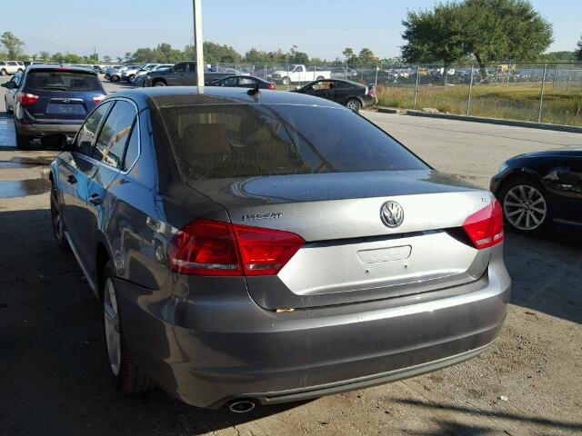 1VWBH7A34DC079693 - 2013 VOLKSWAGEN PASSAT SE GRAY photo 3