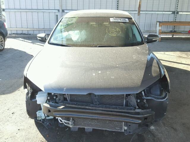 1VWBH7A34DC079693 - 2013 VOLKSWAGEN PASSAT SE GRAY photo 9