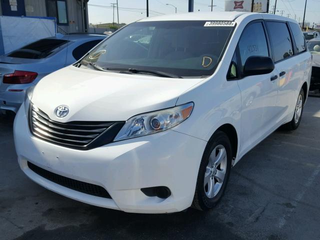 5TDZK3DC4DS385413 - 2013 TOYOTA SIENNA BAS WHITE photo 2