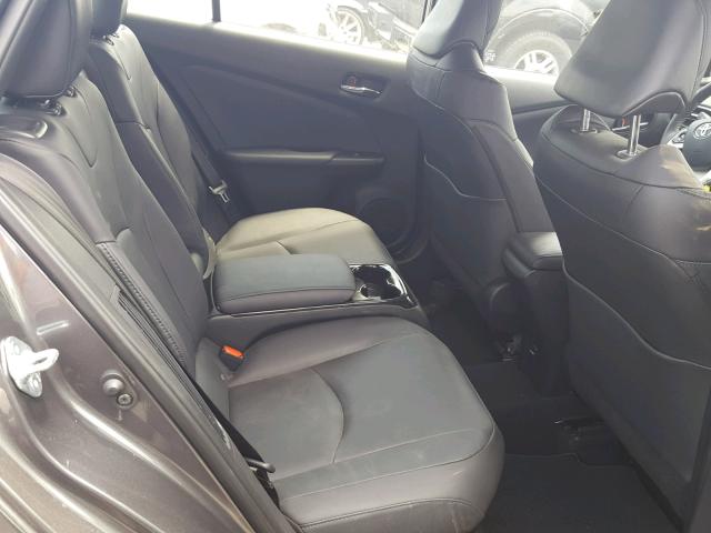 JTDKARFP7H3052153 - 2017 TOYOTA PRIUS PRIM 灰色 照片 6