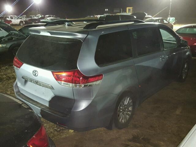 5TDYK3DC2DS290778 - 2013 TOYOTA SIENNA XLE SILVER photo 4