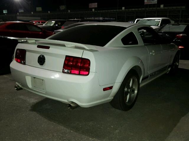 1ZVFT82H565242245 - 2006 FORD MUSTANG GT WHITE photo 4