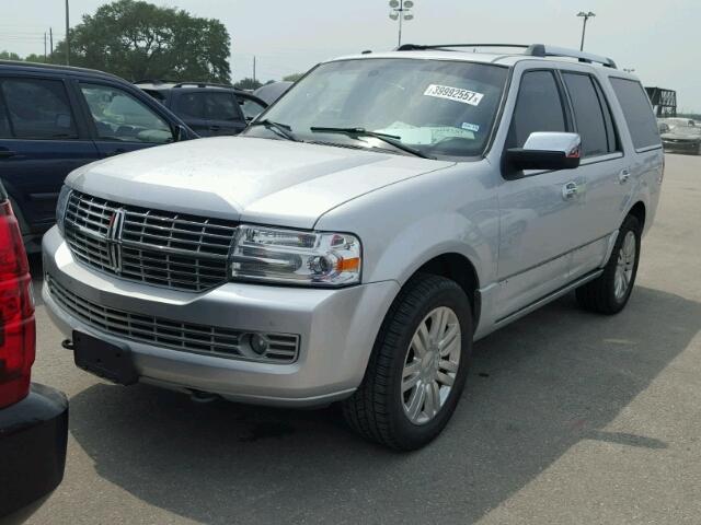 5LMJJ2H56EEL01856 - 2014 LINCOLN NAVIGATOR SILVER photo 2