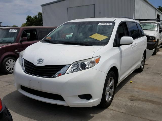 5TDKA3DC2CS015144 - 2012 TOYOTA SIENNA BAS WHITE photo 2