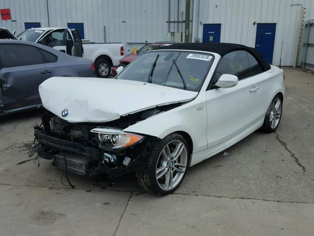 WBAUN7C51DVM27986 - 2013 BMW 135 I WHITE photo 2