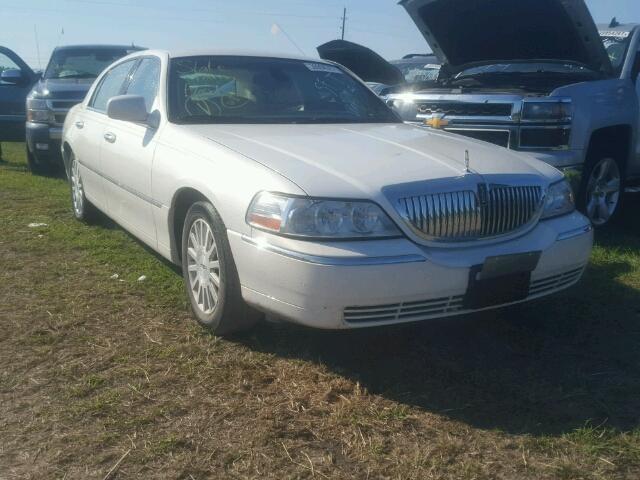 1LNHM82WX3Y635011 - 2003 LINCOLN TOWN CAR WHITE photo 1