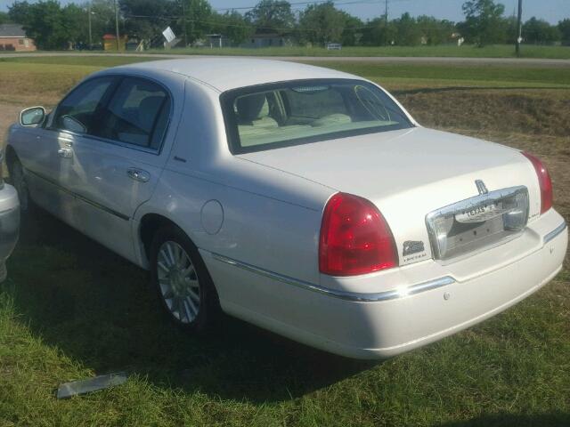 1LNHM82WX3Y635011 - 2003 LINCOLN TOWN CAR WHITE photo 3