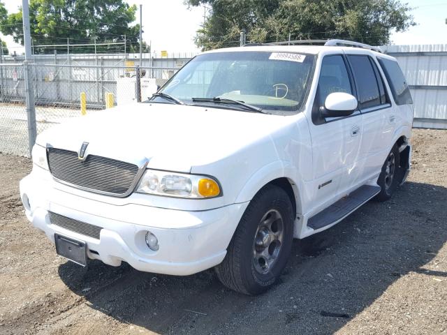 5LMEU27A11LJ04624 - 2001 LINCOLN NAVIGATOR WHITE photo 2