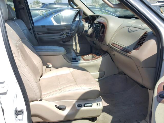 5LMEU27A11LJ04624 - 2001 LINCOLN NAVIGATOR WHITE photo 5