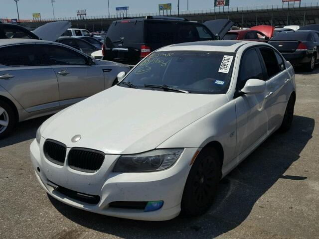 WBAPH73539E128138 - 2009 BMW 328 I WHITE photo 2