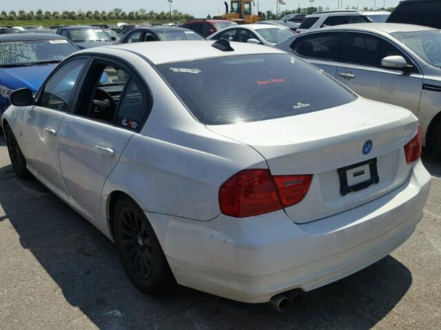 WBAPH73539E128138 - 2009 BMW 328 I WHITE photo 3