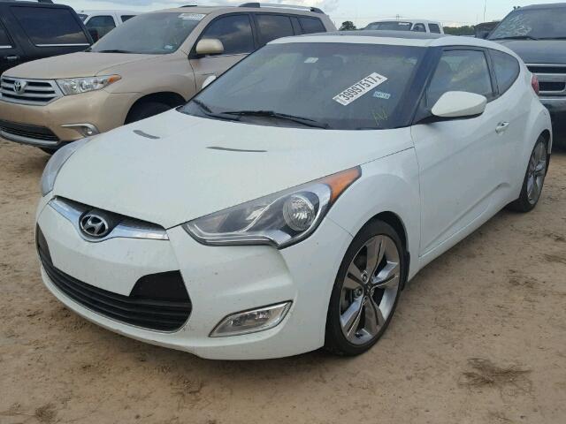 KMHTC6AD0DU113840 - 2013 HYUNDAI VELOSTER B WHITE photo 2