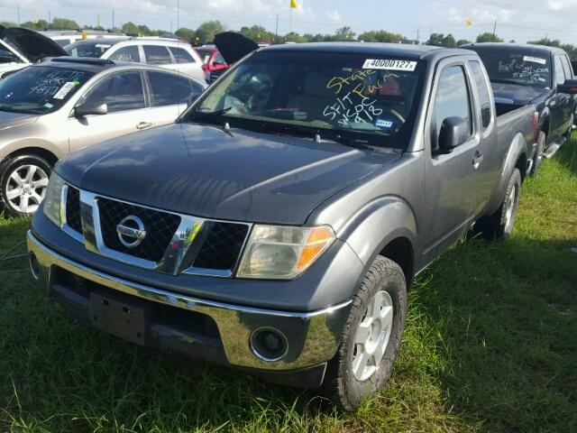 1N6AD06U06C472982 - 2006 NISSAN FRONTIER K GRAY photo 2