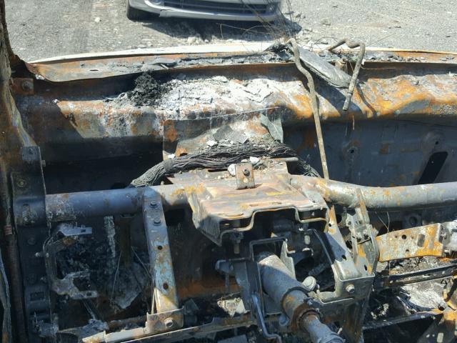 KL1TD6DE2AB048963 - 2010 CHEVROLET AVEO LS SILVER photo 8