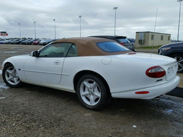 SAJGX2749VC017160 - 1997 JAGUAR XK8 WHITE photo 3