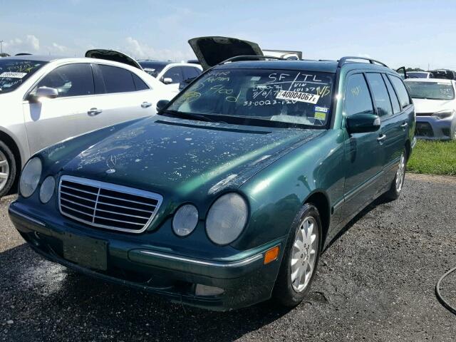 WDBJH65J1YB101371 - 2000 MERCEDES-BENZ E GREEN photo 2