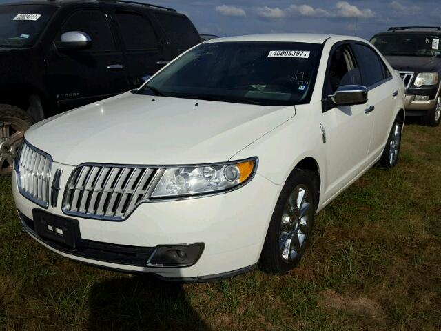 3LNHL2GC3CR815105 - 2012 LINCOLN MKZ WHITE photo 2