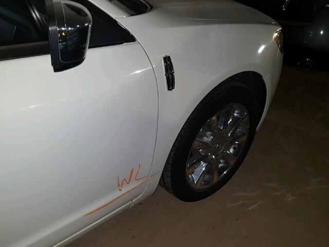 3LNHL2GC3CR815105 - 2012 LINCOLN MKZ WHITE photo 9