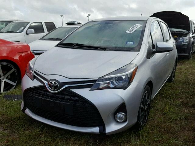 VNKKTUD3XFA022657 - 2015 TOYOTA YARIS GRAY photo 2