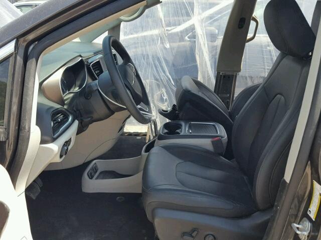 2C4RC1EG0JR130247 - 2018 CHRYSLER PACIFICA T GRAY photo 5