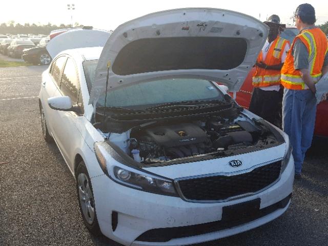 3KPFK4A75HE080177 - 2017 KIA FORTE LX WHITE photo 1