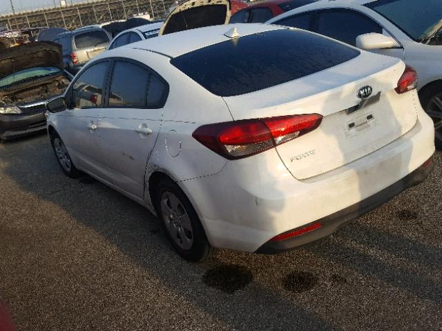 3KPFK4A75HE080177 - 2017 KIA FORTE LX WHITE photo 4