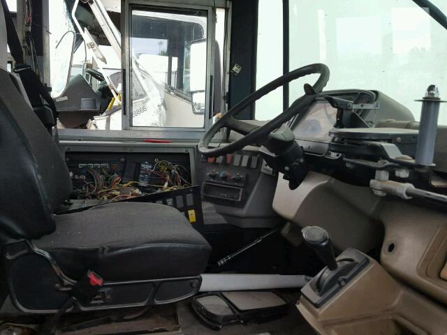 4UZAAXDD96CV21776 - 2006 FREIGHTLINER CHASSIS FS YELLOW photo 5