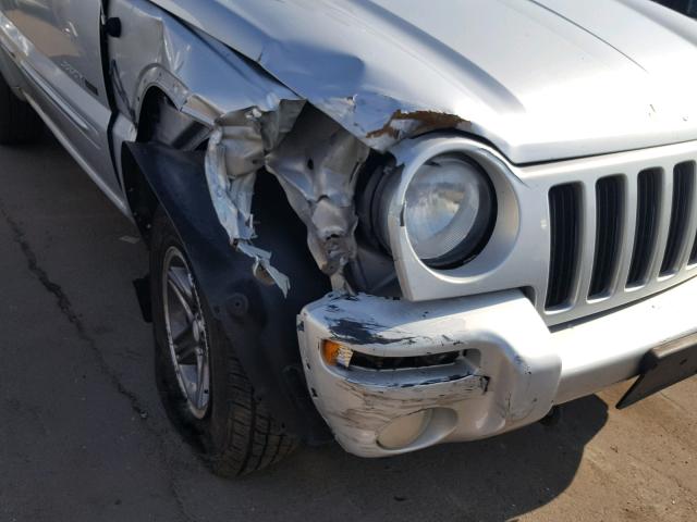 1J4GL38K43W686889 - 2003 JEEP LIBERTY RE SILVER photo 9