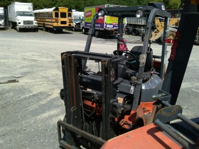 7FGCU2570867 - 2001 TOYOTA FORKLIFT ORANGE photo 2