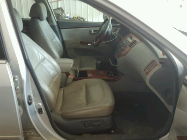 KMHFC46F28A309796 - 2008 HYUNDAI AZERA SE SILVER photo 5