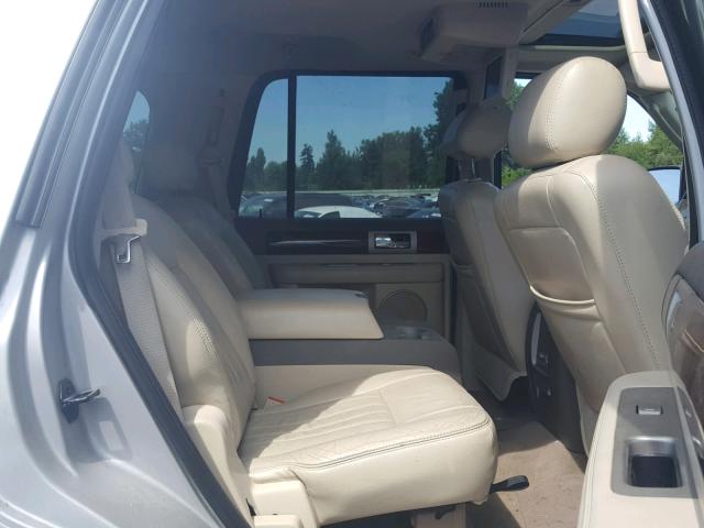 5LMFU28R74LJ40458 - 2004 LINCOLN NAVIGATOR ვერცხლისფერი ფოტო 6