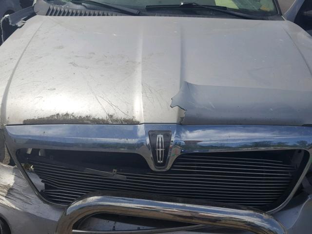 5LMFU28R74LJ40458 - 2004 LINCOLN NAVIGATOR ვერცხლისფერი ფოტო 7