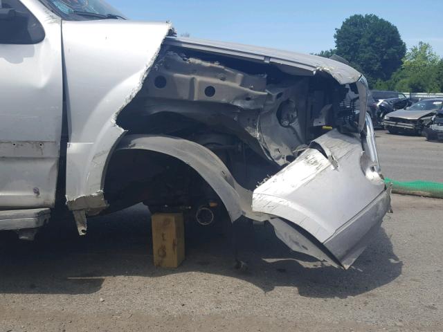 5LMFU28R74LJ40458 - 2004 LINCOLN NAVIGATOR ვერცხლისფერი ფოტო 9