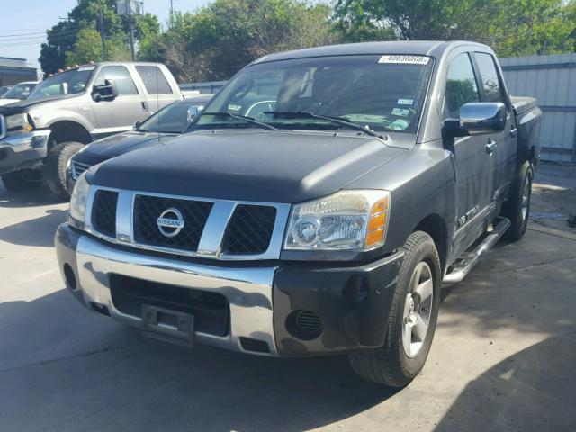 1N6BA07A85N542913 - 2005 NISSAN TITAN XE CHARCOAL photo 2