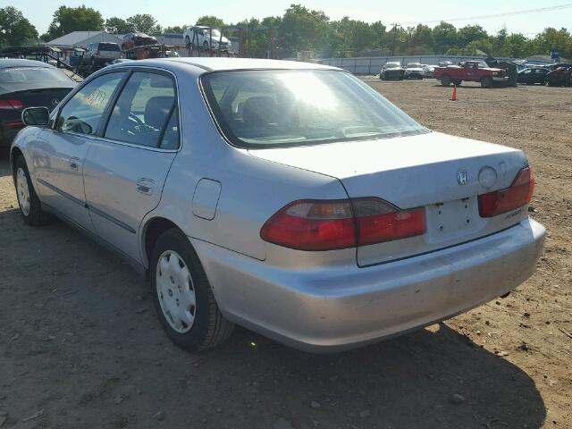 1HGCG5545XA015097 - 1999 HONDA ACCORD LX SILVER photo 3