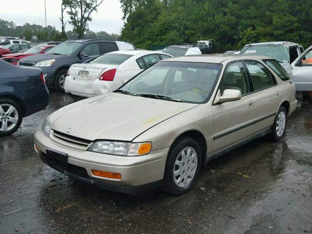 1HGCE1723SA005302 - 1995 HONDA ACCORD LX TAN photo 2