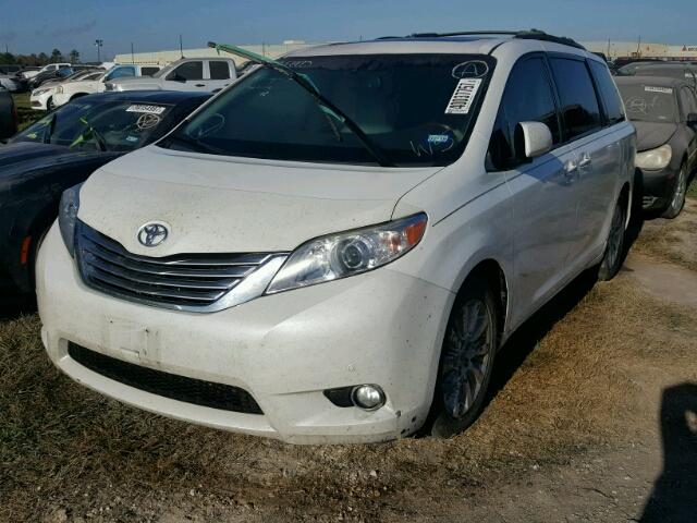 5TDYK3DC5BS097036 - 2011 TOYOTA SIENNA WHITE photo 2