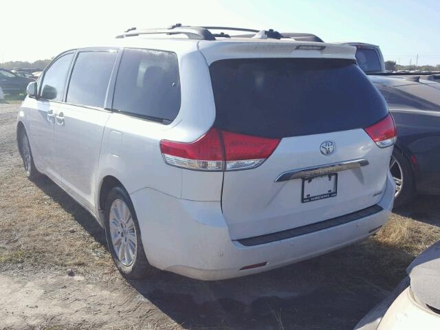 5TDYK3DC5BS097036 - 2011 TOYOTA SIENNA WHITE photo 3