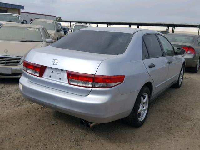 1HGCM561X4A115429 - 2004 HONDA ACCORD DX SILVER photo 4