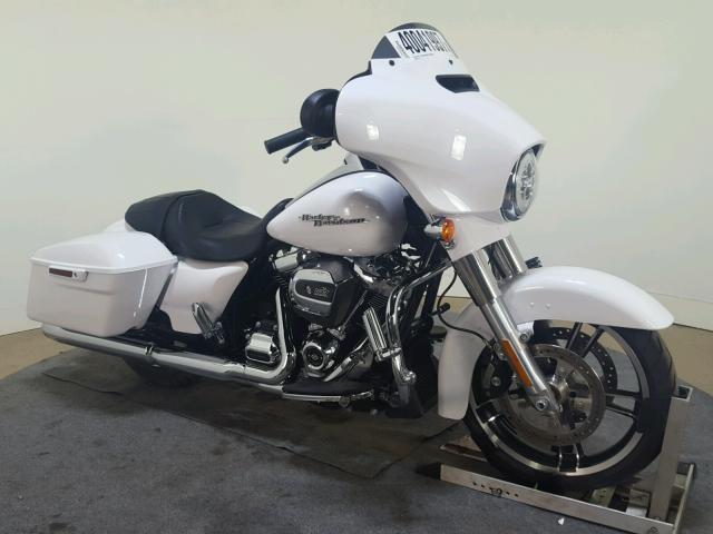 1HD1KRC17HB681201 - 2017 HARLEY-DAVIDSON FLHXS WHITE photo 2