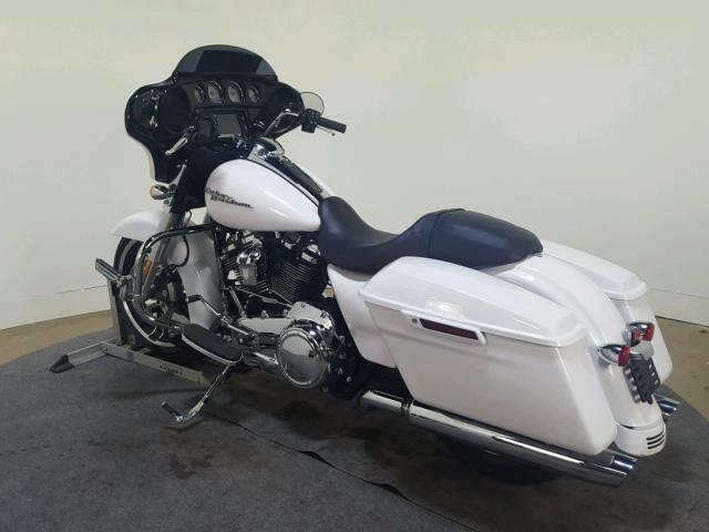 1HD1KRC17HB681201 - 2017 HARLEY-DAVIDSON FLHXS WHITE photo 6