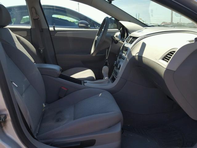 1G1ZB5EB1AF213216 - 2010 CHEVROLET MALIBU LS Gümüş foto 5