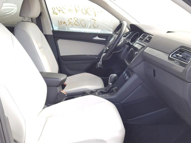 3VV2B7AX8JM028247 - 2018 VOLKSWAGEN TIGUAN SE Білий фото 5