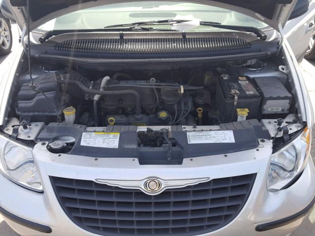 1C4GP45R54B564438 - 2004 CHRYSLER TOWN & COU 银色 照片 7