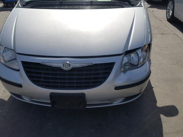 1C4GP45R54B564438 - 2004 CHRYSLER TOWN & COU 银色 照片 9